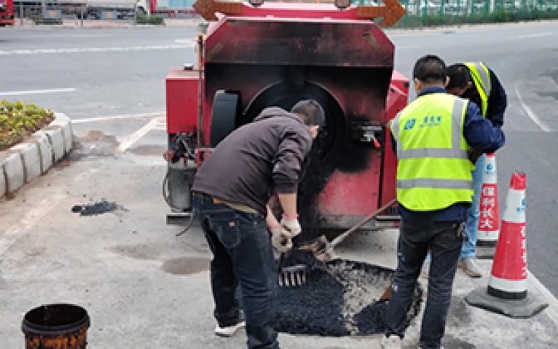 ENUO Asphalt recycler repaired potholes on the municipal roads
