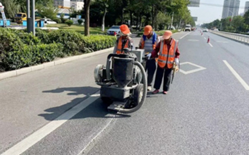 Zhongshan national and provincial road pavement crack filling and maintenance